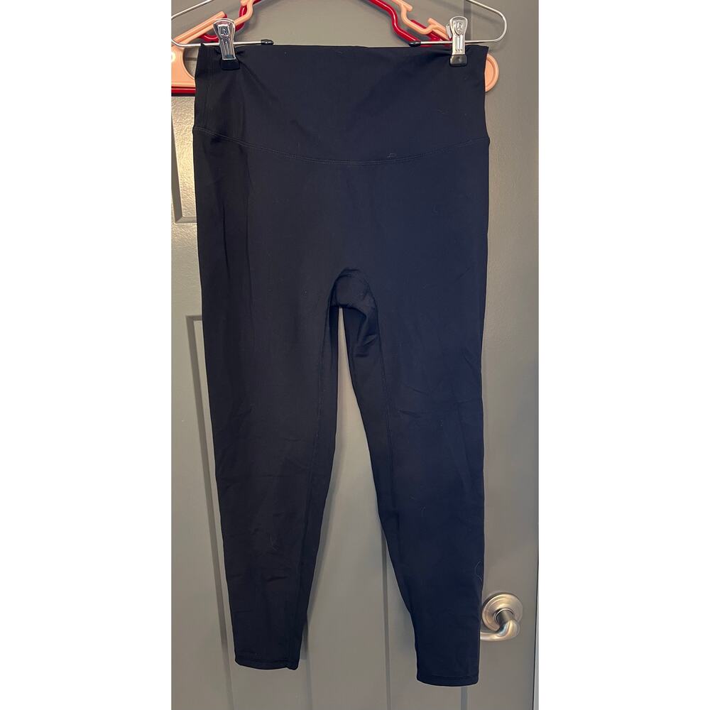 Lululemon black leggings. High waisted capri length. Measures Sz 6.
